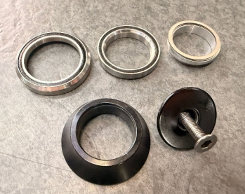 Cube Top Integrated 1-1/8", Bottom Integrated 1-1/4" Headset