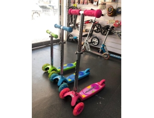 HUDORA 125 Kick Scooter for children 3-wheels