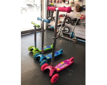 HUDORA 125 Kick Scooter for children 3-wheels