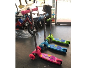 HUDORA 125 Kick Scooter for children 3-wheels